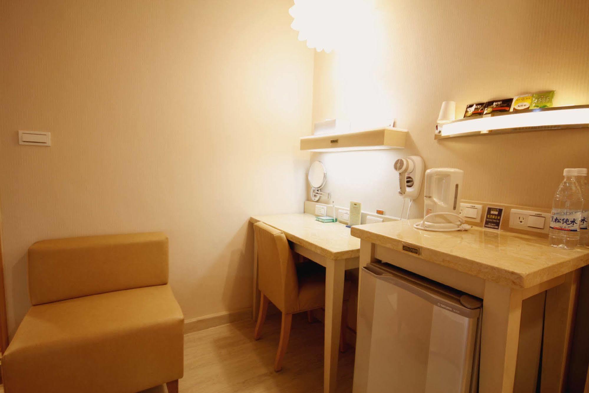 Kindness Hotel - Tainan Minsheng Eksteriør billede