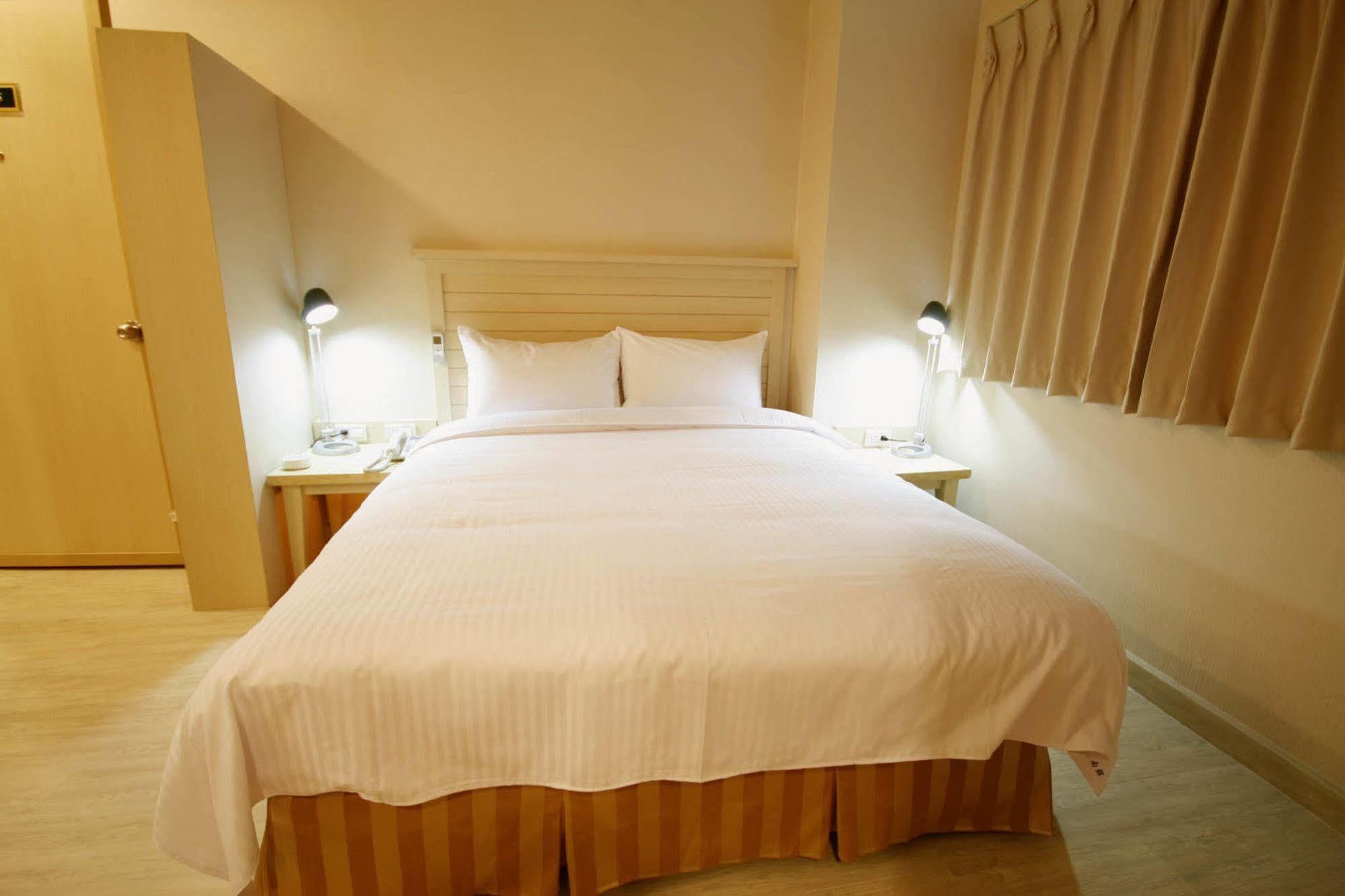Kindness Hotel - Tainan Minsheng Eksteriør billede